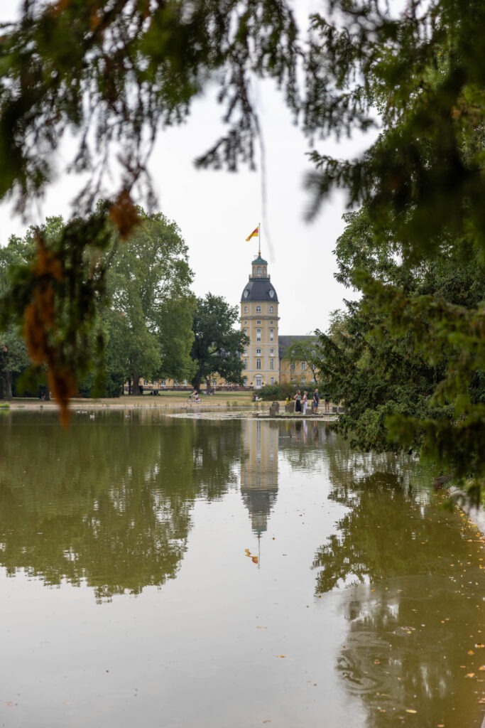 Schloss Karlsruhe vom See aus